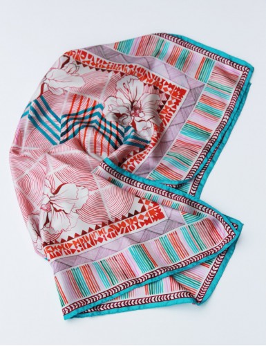 Maehama Fushia scarf 90 - packshot folded